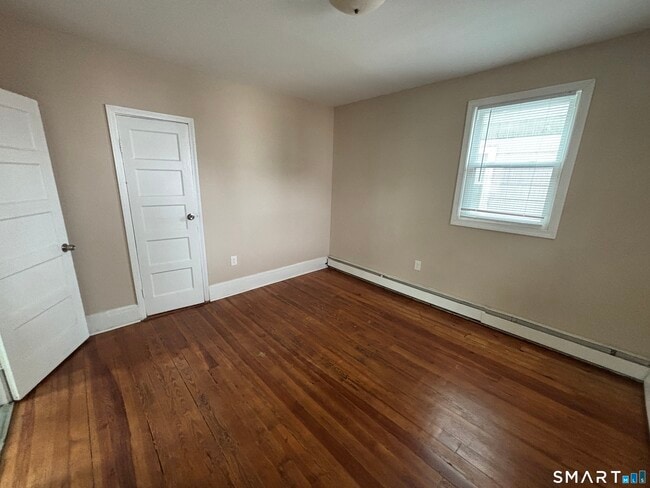 Building Photo - 182 Sheridan St