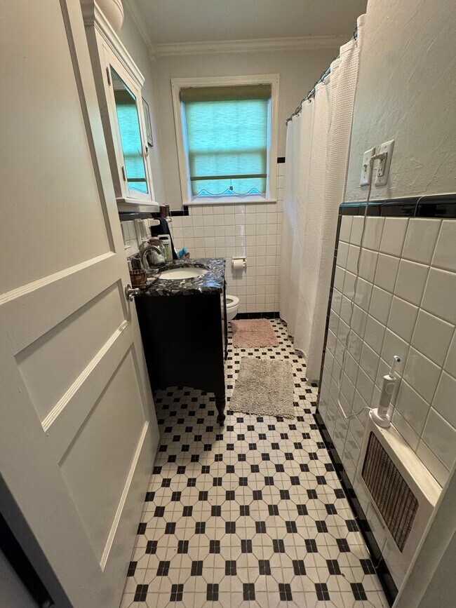 Building Photo - 3504 Pleasant Valley Rd