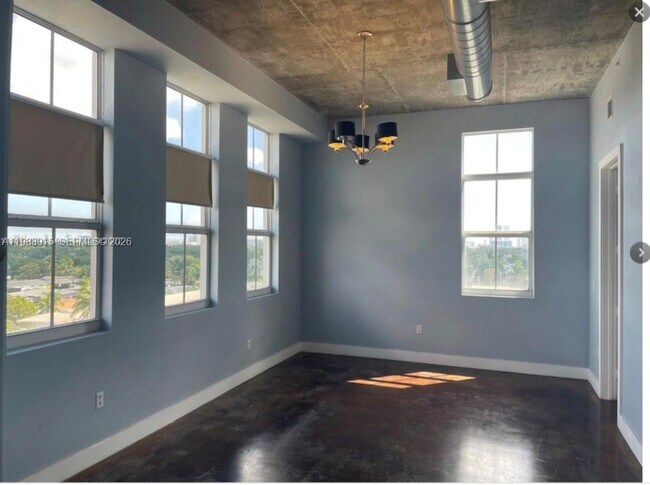 Building Photo - 1791 NE Miami Gardens Dr