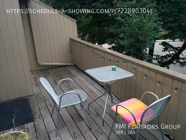 Building Photo - 2954 Kalmia Ave