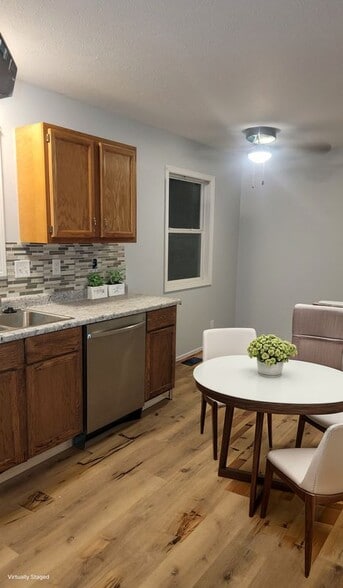 Building Photo - 1227 N Daniels Ave