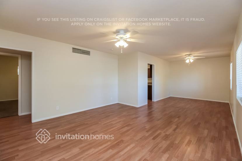 Building Photo - 2401 W Shady Glen Ave