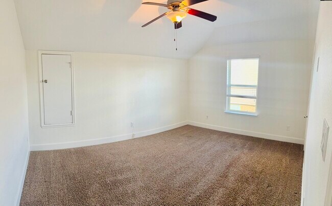 Building Photo - 23410 Bracino Lake Dr