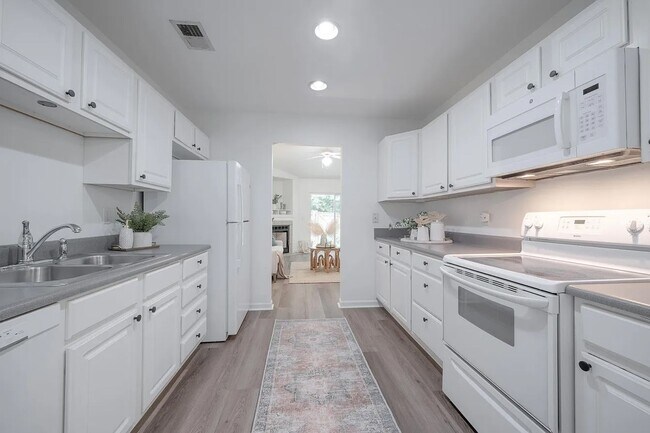 Building Photo - Available now. Great 2 BR/2 BA PARTIALLY FURNISHED Home in Meridian Place!