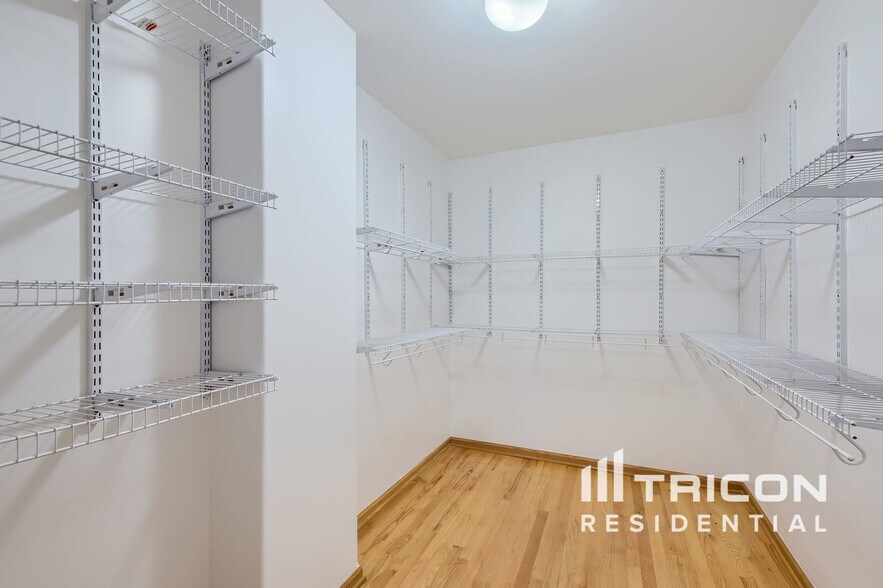Building Photo - 7944 Lamon Ave