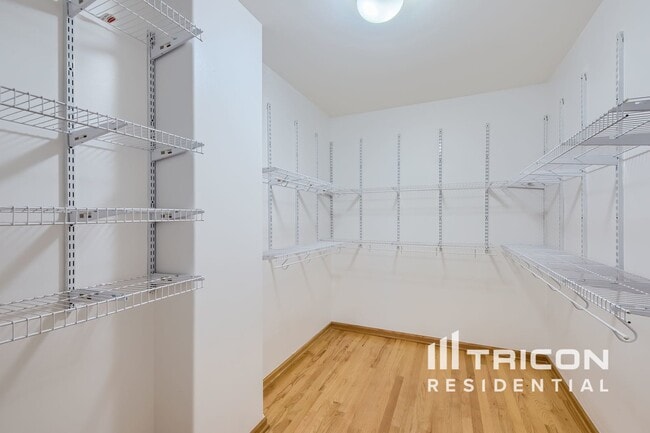Building Photo - 7944 Lamon Ave