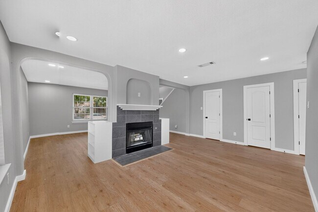 Building Photo - 1410 Thistle Cir