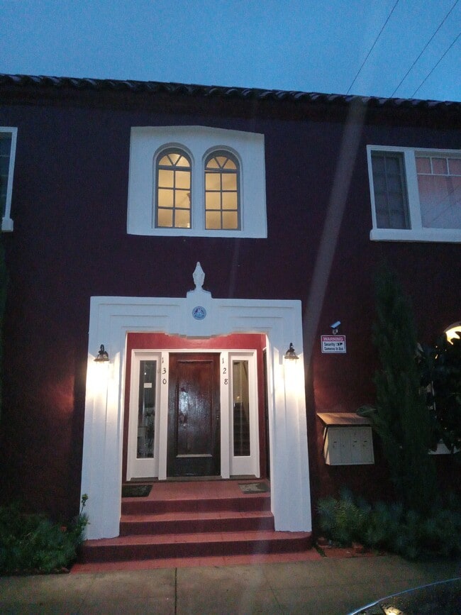 Building Photo - 128 Falcon Ave