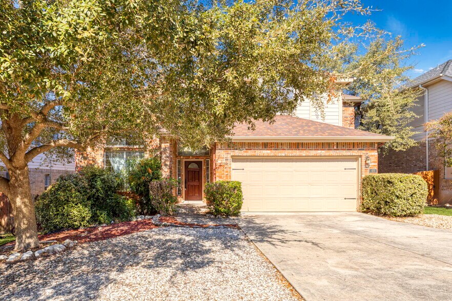 Primary Photo - 419 Coyanosa Falls