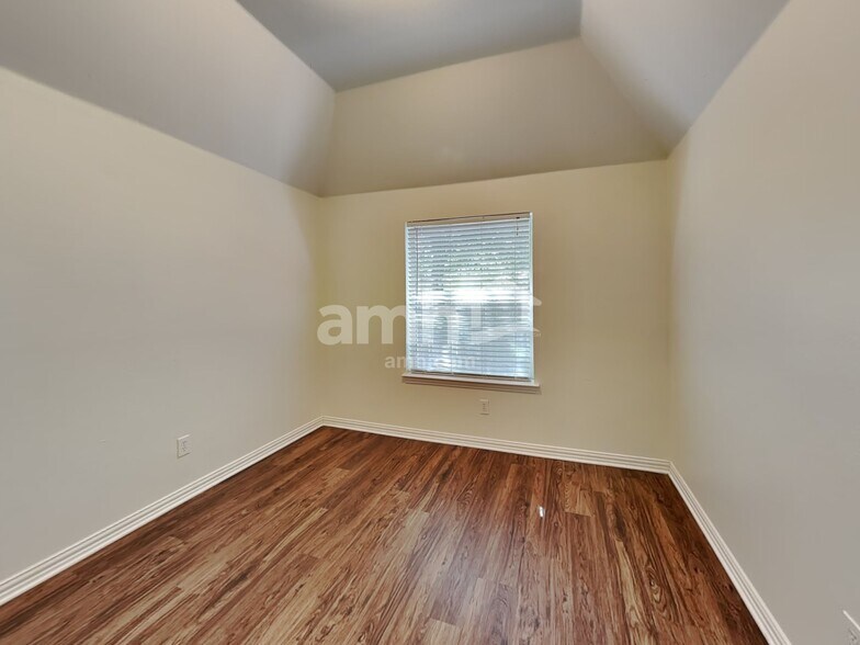 Building Photo - 3720 Drexel Dr