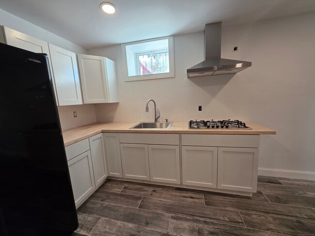 Building Photo - 1367 Reservoir Ave