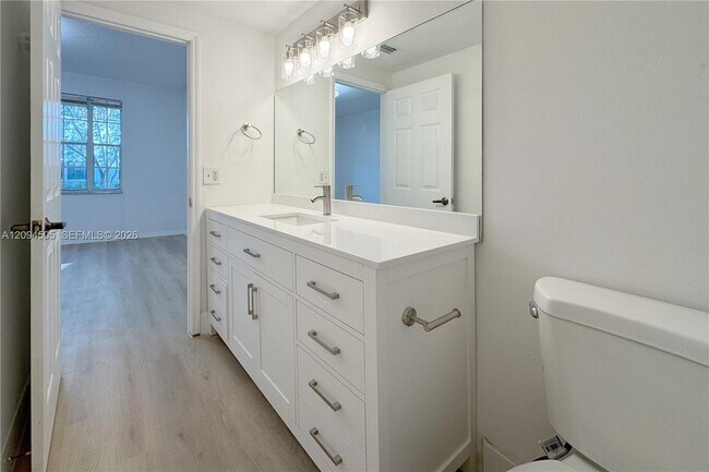 Building Photo - 775 SW 148th Ave