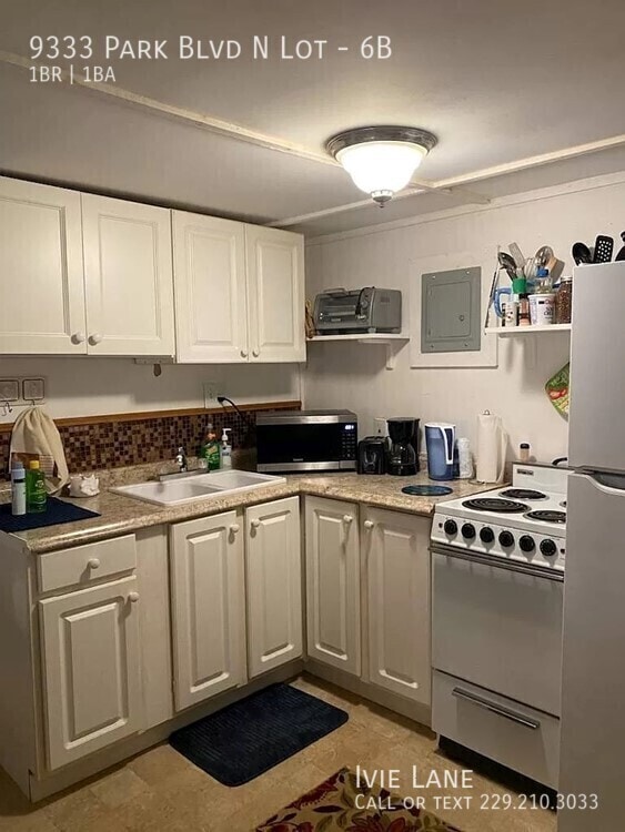 Building Photo - 9333 Park Blvd