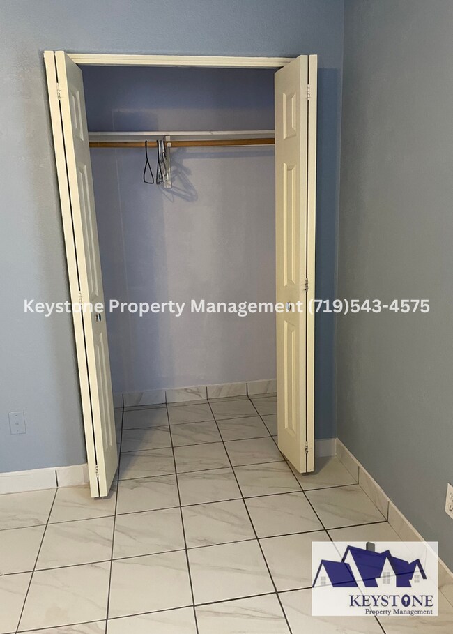 Building Photo - Horse Property with Corrals/Stables - 3 Be...