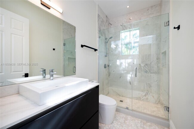 Building Photo - 680 Destacada Ave