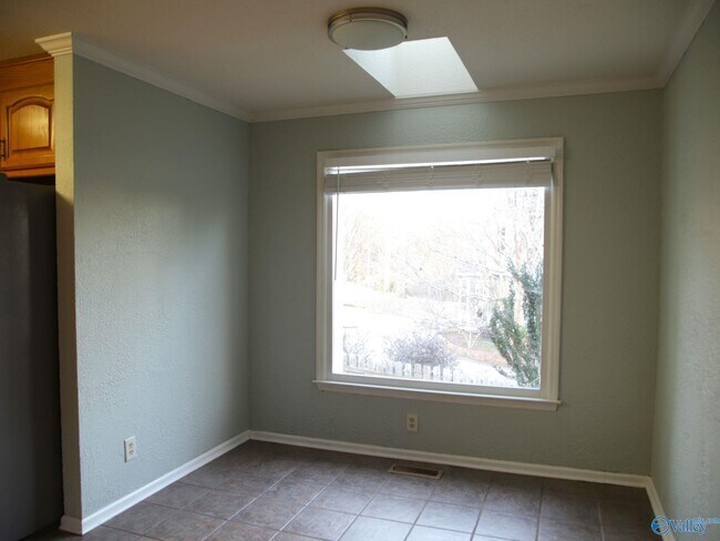 Building Photo - 104 Victoria Dr