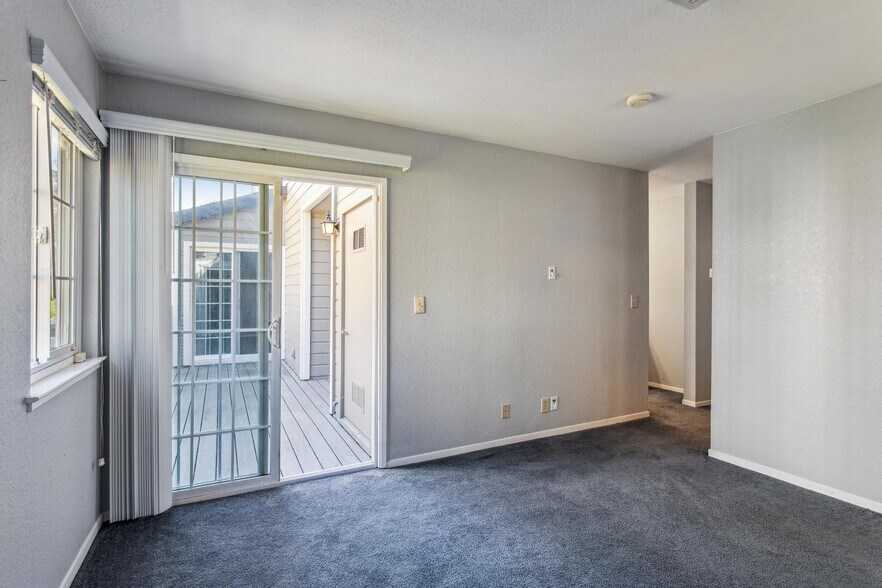 Building Photo - 600 Canyon Oaks Dr