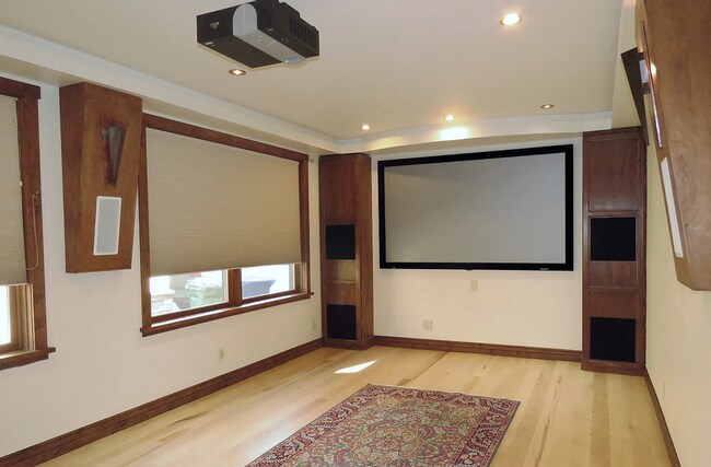 Building Photo - Mountain Sunset Views: Lovely Four-Bedroom House in Skyridge