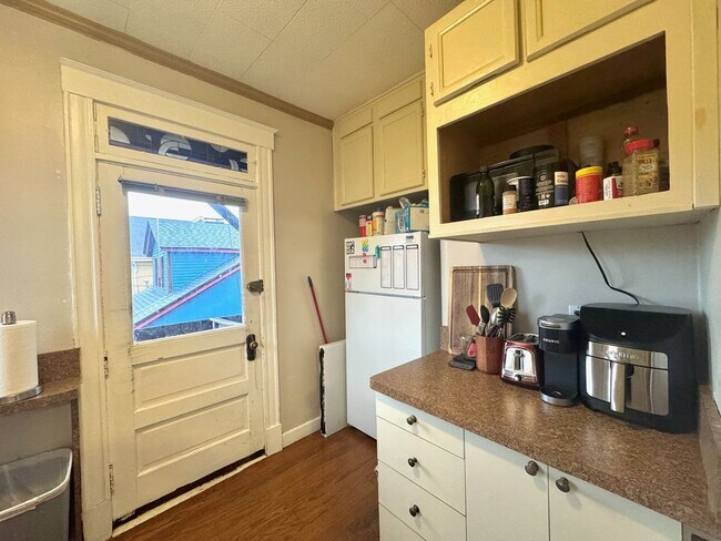 Building Photo - 2430 Fairview Ave