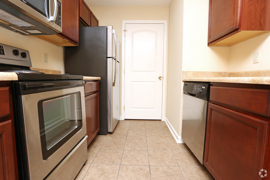 2BR, 2BA - 1,200 SF - Kitchen - Ty Lane Apartments