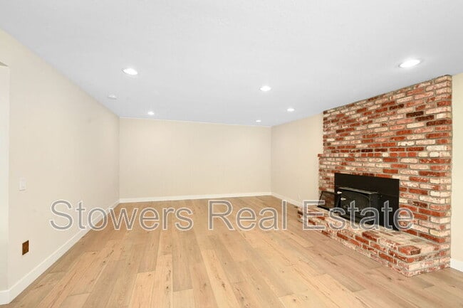Building Photo - 1090 Livorna Rd