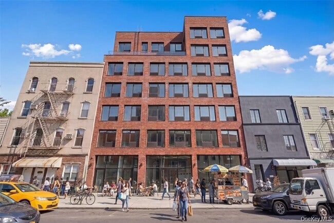 Building Photo - 444 Graham Ave