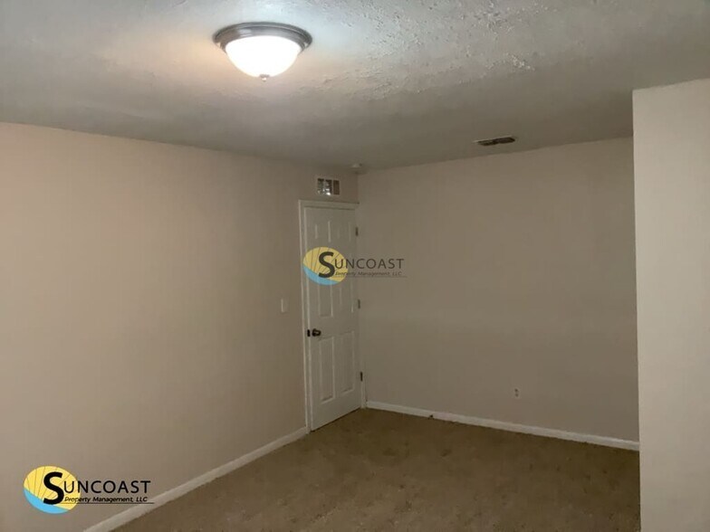 Building Photo - 4805 Locksley Ave