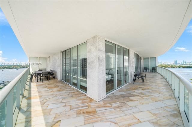 Building Photo - Icon Condo