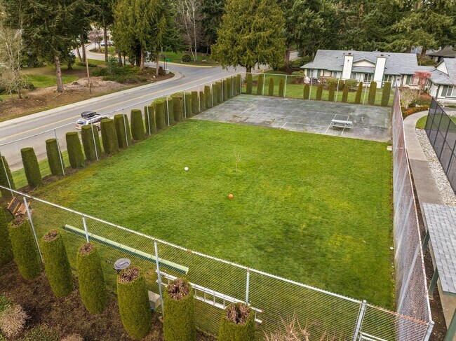 Building Photo - Completely Refreshed Head to Toe!