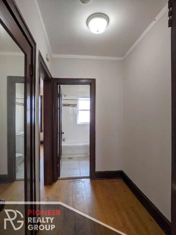 Building Photo - 3821 N Greenview Ave