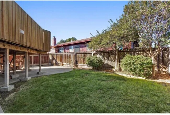 Building Photo - 1609 Marin St