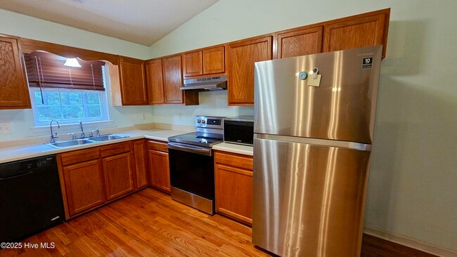 Building Photo - 830 Wood Creek Dr