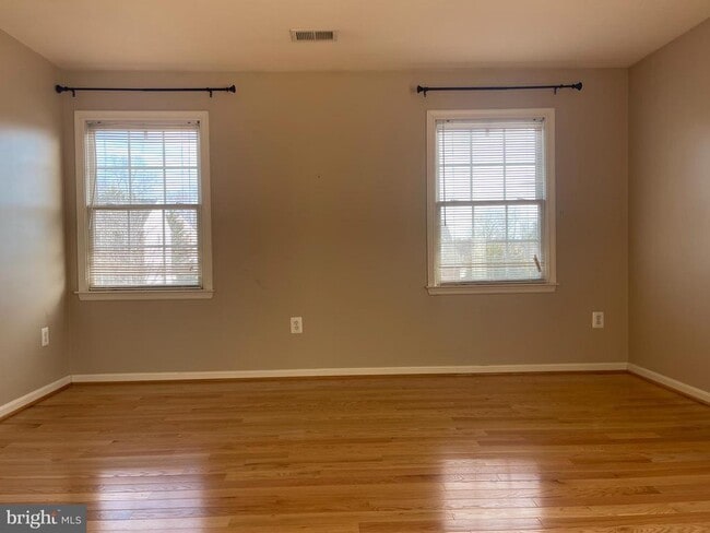 Building Photo - 32 Palace Ln