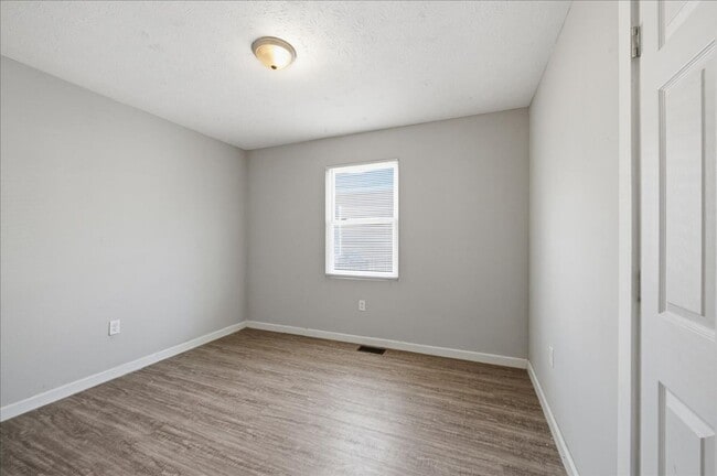 Building Photo - 2819 N Gladstone Ave