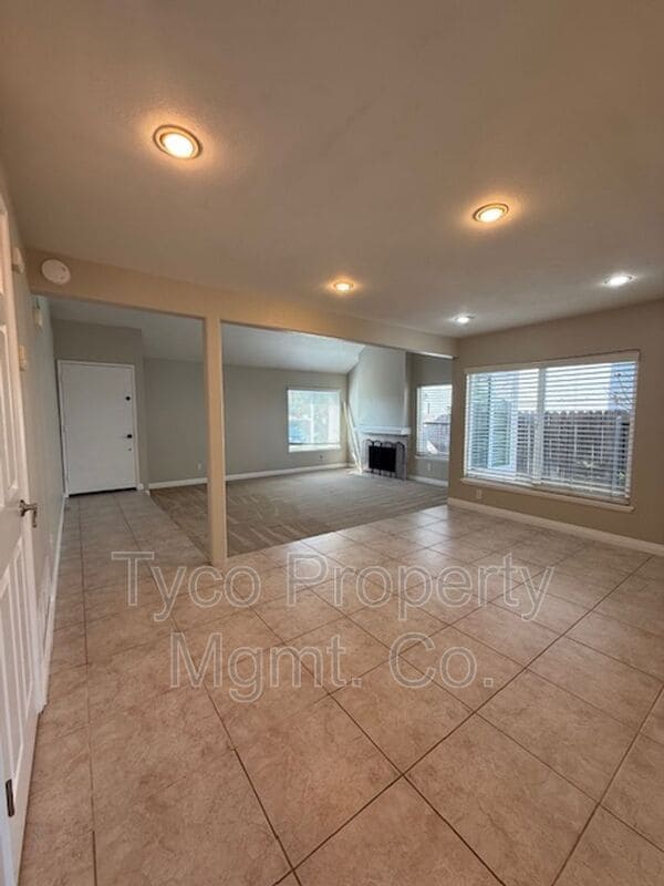 Building Photo - 863 Crystal Creek Ct