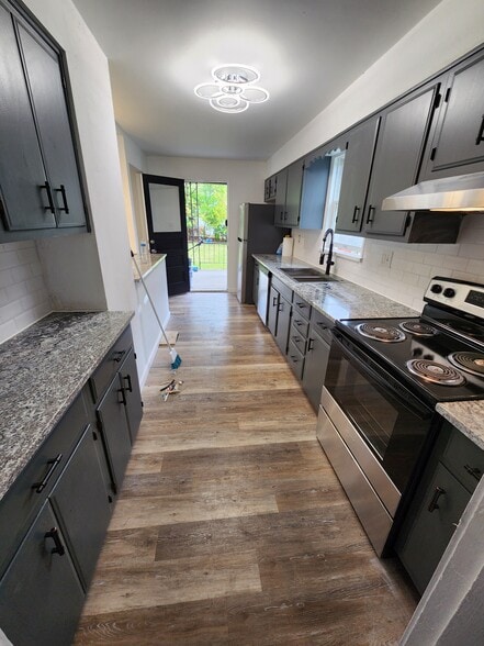 Building Photo - 334 Moyhend St