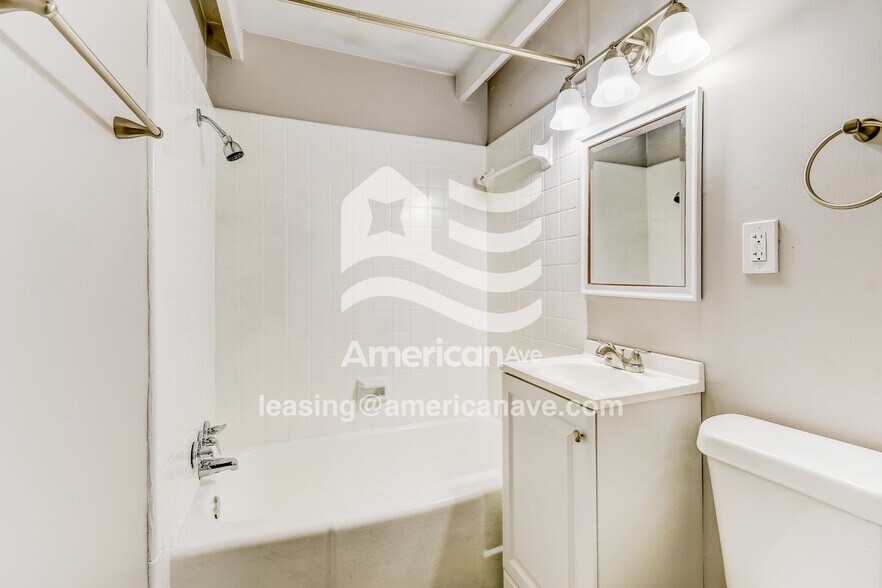 Building Photo - 3920 Parkwood Rd