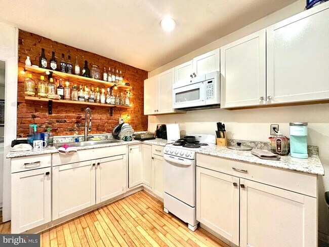 Primary Photo - 1710 N Bouvier St