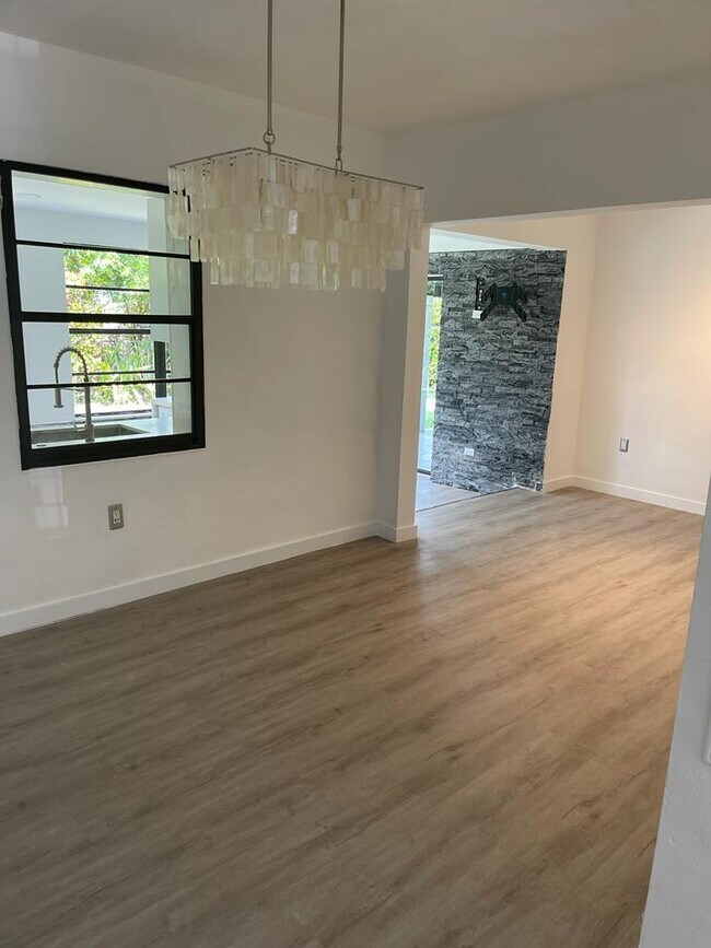 Building Photo - 53 Alcantarra Ave