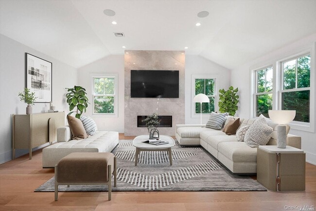 Building Photo - 40 Hewlett Ln