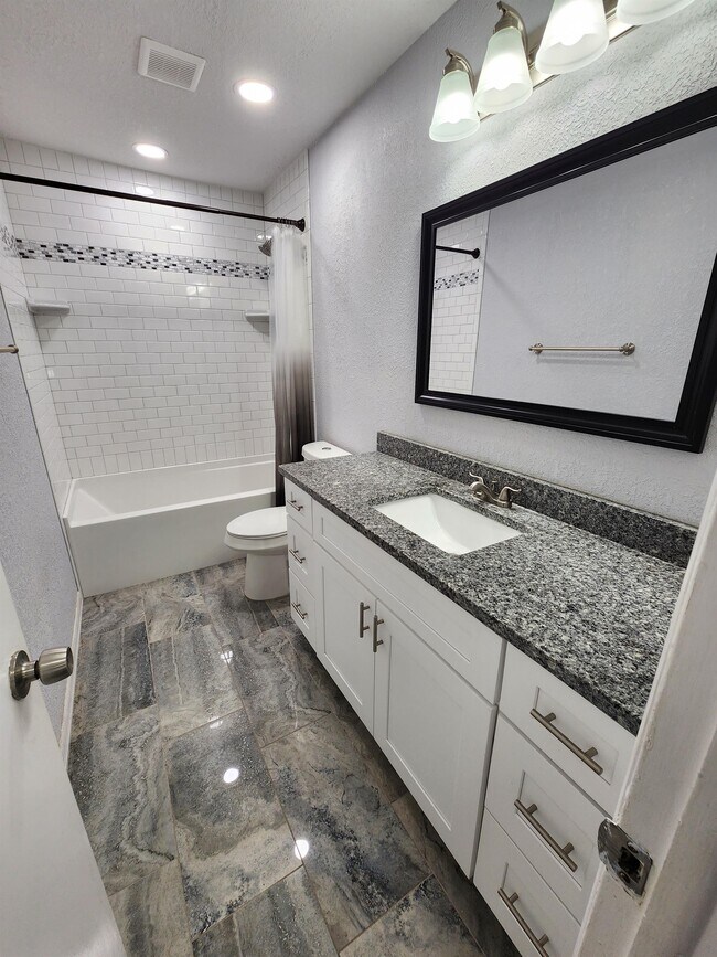 Building Photo - 606 Woodhill Ct