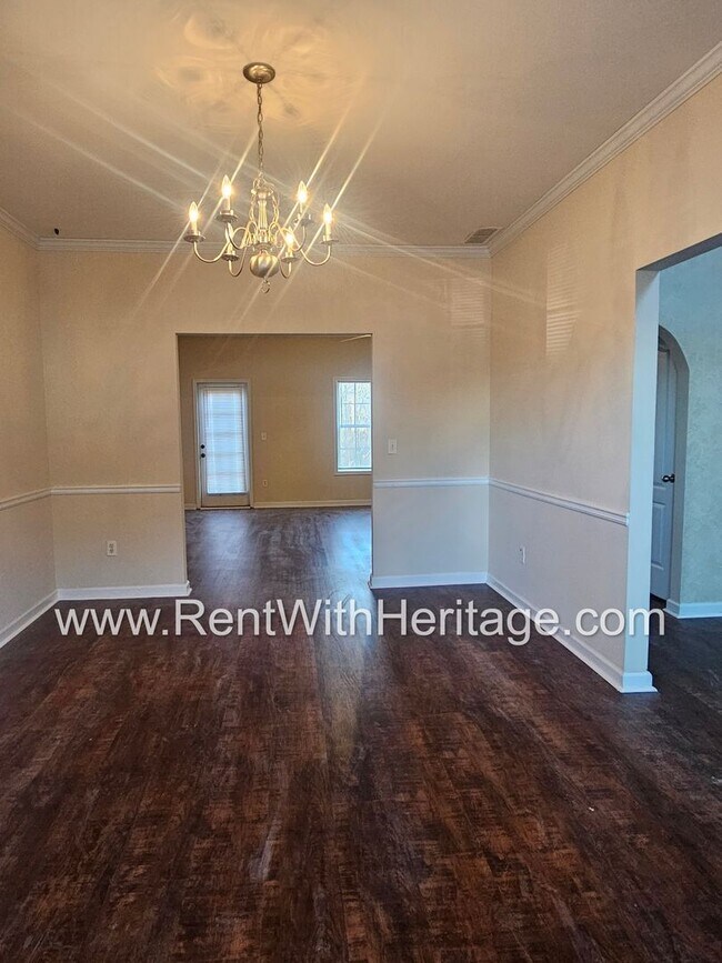 Building Photo - WOW!!...GORGEOUS!!..UPGRADES /AMAZING MASTER/ FENCED YD/ SWIM-TENNIS