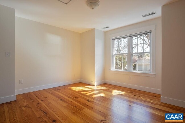 Building Photo - 614 Belmont Ave
