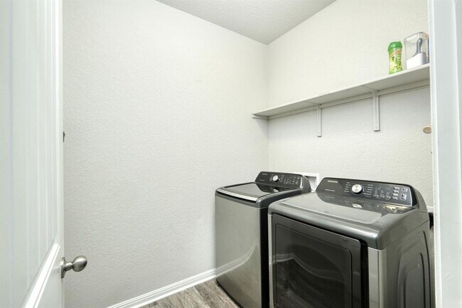 Building Photo - 117 Kramer St
