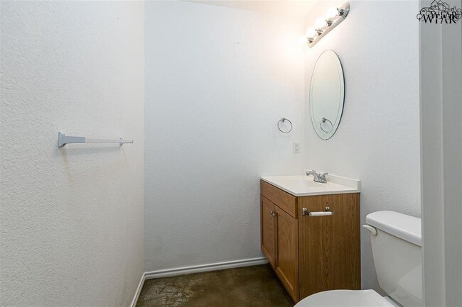 Building Photo - 1703 6th St