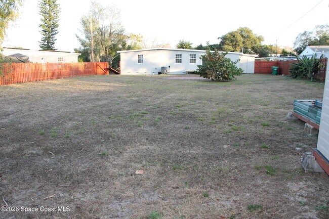 Building Photo - 904 Kensington Dr