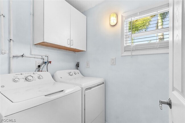 Building Photo - 2371 Baybreeze St