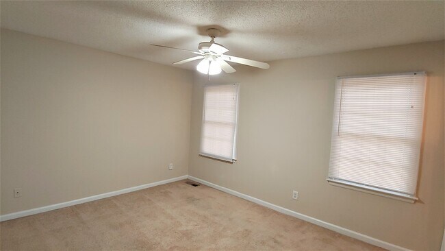 Building Photo - Move-In Ready! 2 Bedroom Townhome in Norcross