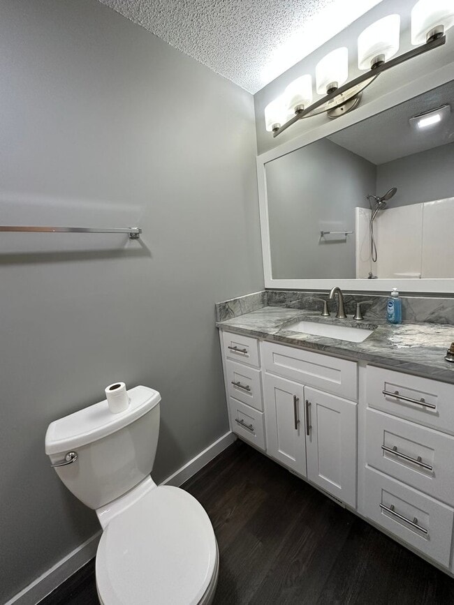 Building Photo - 4 Bedroom/3 Bathroom House in Piney Flats, TN