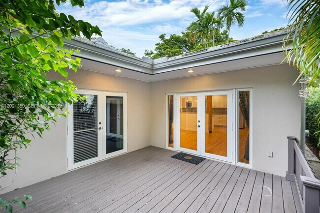 Building Photo - 648 Sevilla Ave
